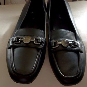 Bandolino Elegant Black Flats with Metal Accent